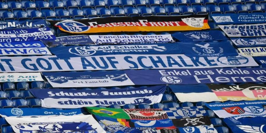 Schalke gilt als finanziell schwer angeschlagenen Club. Nun plant er eine neue Unternehmensanleihe. Foto: Martin Meissner/AP-Pool/dpa