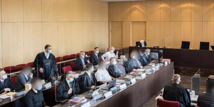 Wegen mutmasslich illegaler Millionentransfers ins Ausland in Form des sogenannten «Hawala»-Bankings hat in Düsseldorf ein Prozess gegen sieben Angeklagte begonnen. Foto: Marcel Kusch/dpa
