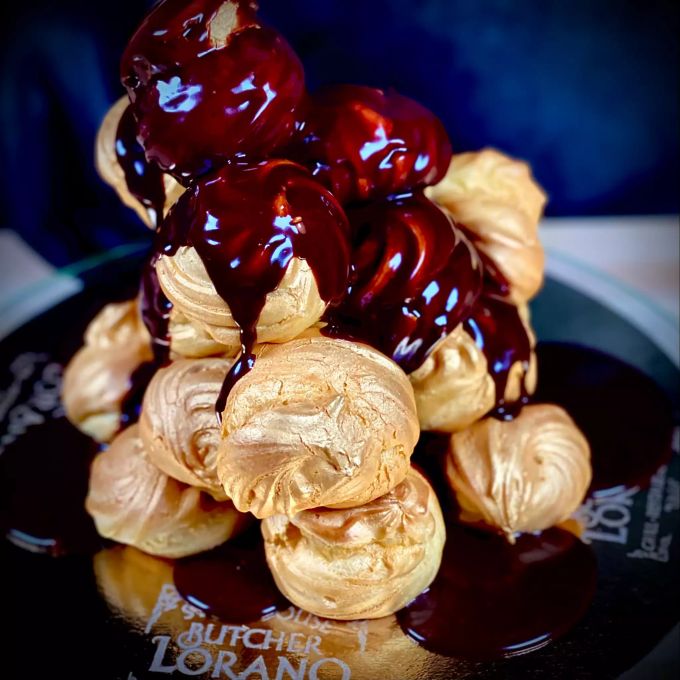 Profiteroles in Gold Profiteroles in Gold