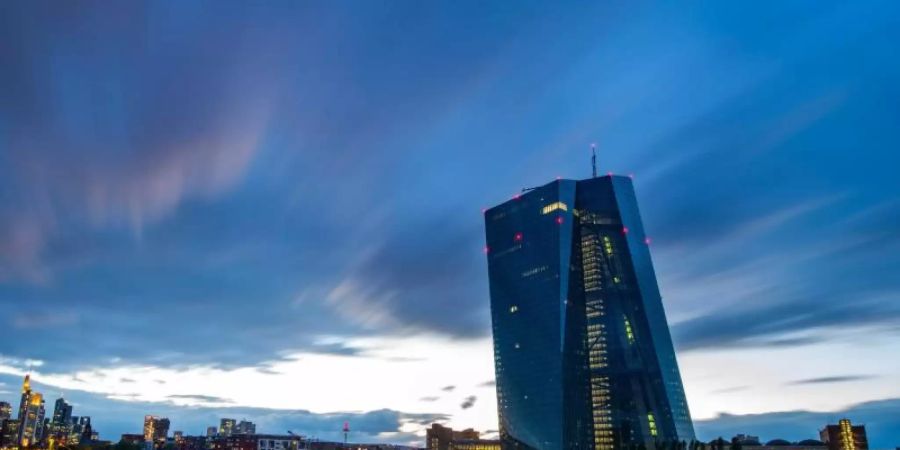 Die Europäische Zentralbank in Frankfurt am Main macht sich Sorgen um die Finanzstabilität. Foto: Boris Roessler/dpa