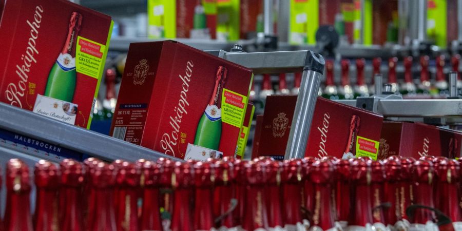 Rotkäppchen-Sekt in der Produktion: Der Hersteller zieht Bilanz.