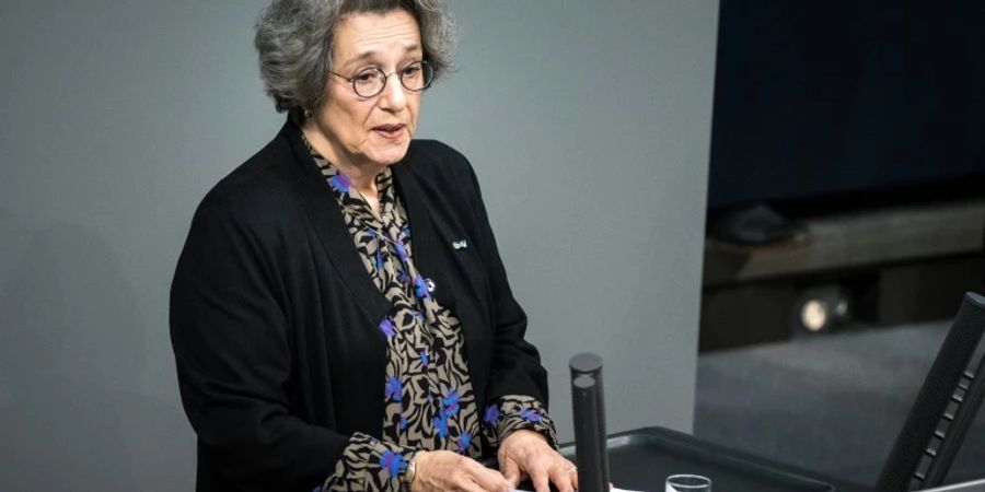 Jüdische Holocaust-Überlebende Rozette Kats im Bundestag