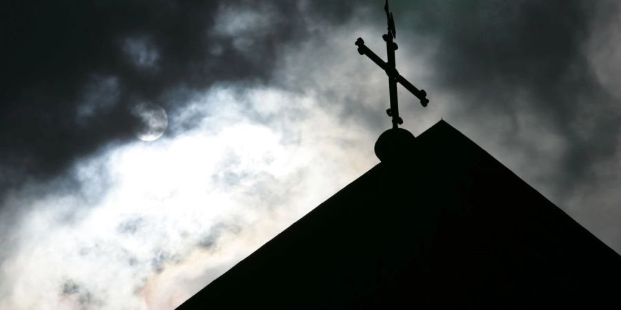 Seit der Veröffentlichung eines Gutachtens zu sexueller Gewalt im Erzbistum München läuft bei der Staatsanwaltschaft München I ein Ermittlungsverfahren.