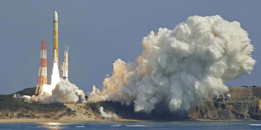 Die japanische Trägerrakete H3 hebt in Kagoshima ab.