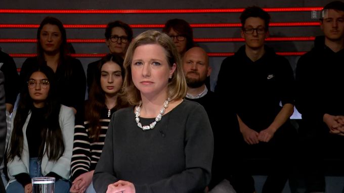 FDP-Nationalrätin Christa Markwalder versteht in der «Arena» nicht, weshalb die SVP bei indirekten Waffenlieferungen nicht Hand bietet. arena