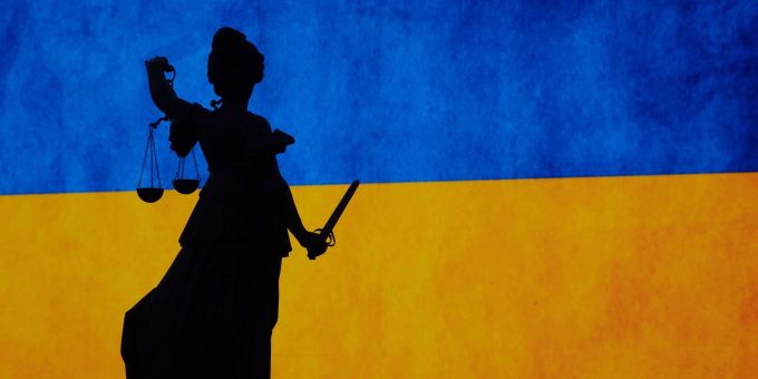 Durch die Flucht der Mutter mit seinem Kind nach Deutschland, kann ein Vater sein Sorgerecht in der Ukraine nicht mehr ausüben. Dennoch muss das Kind kriegsbedingt nicht zurück, so ein Gericht. Durch die Flucht der Mutter mit seinem Kind nach Deutschland, kann ein Vater sein Sorgerecht in der Ukraine nicht mehr ausüben. Dennoch muss das Kind kriegsbedingt nicht zurück, so ein Gericht.
