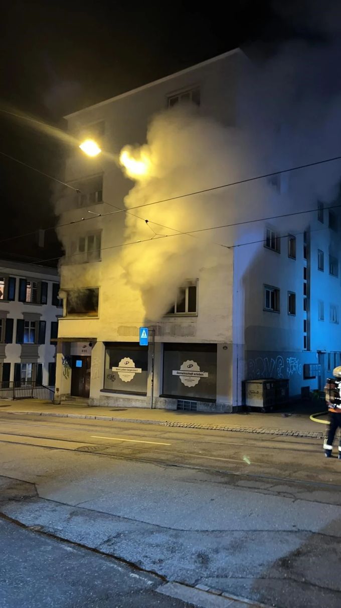 Die verletzten Personen wurden wegen eines Verdachts auf eine Rauchgasvergiftung ins Spital gebracht. St. Gallen
