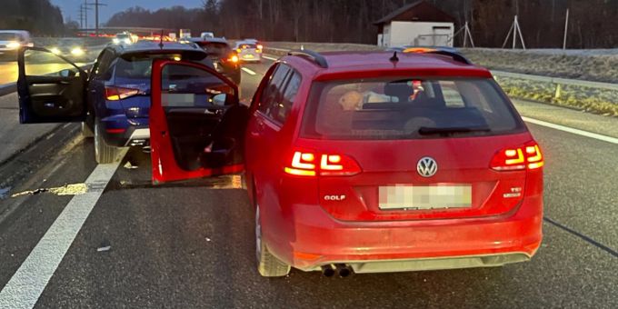 Bei der Auffahrkollision wurde ein Autofahrer verletzt. Bei der Auffahrkollision wurde ein Autofahrer verletzt.