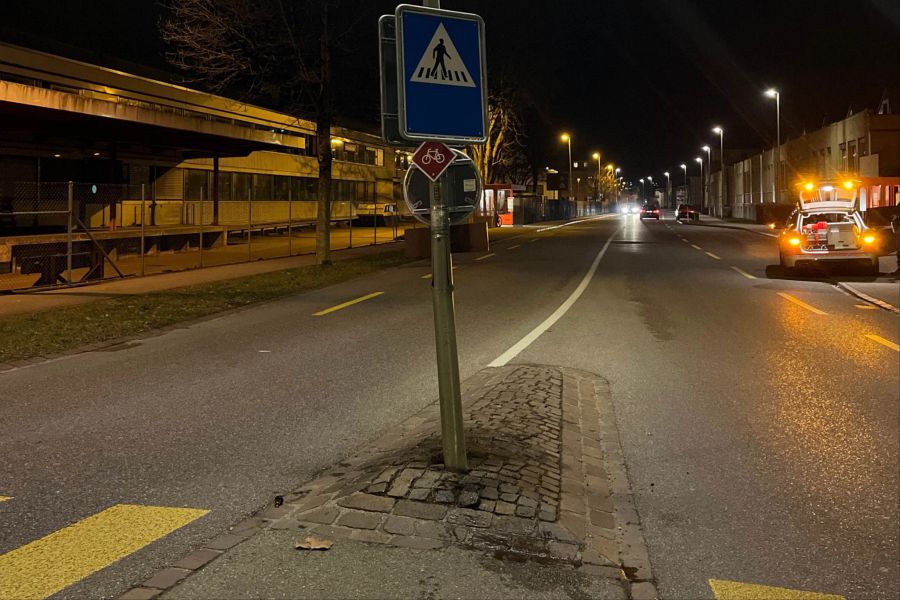 Der Lenker fuhr einfach weiter, ohne sich um den Schaden zu kümmern.