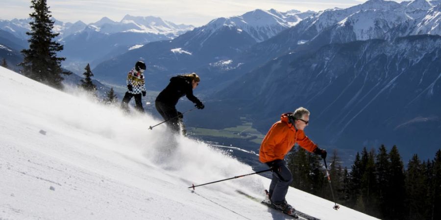 Vorerst profitieren Walliser Regierungsmitglieder und Parlamentarier noch von billigen oder gar kostenlosen Ski-Abos. Ab nächster Saison soll damit Schluss sein. (Archivbild)