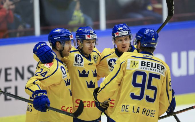 Die Schweden jubeln über einen Treffer gegen die Schweiz an der Euro Hockey Tour. Sweden Switzerland Euro Hockey
