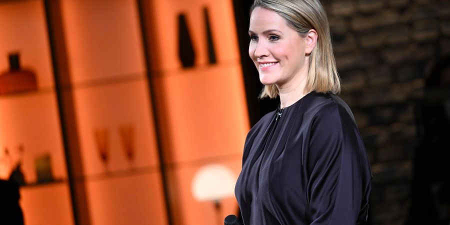 «Tagesschau»-Sprecherin Rakers hat der Stadt den Rücken gekehrt und erprobt sich nun auf dem Land am «Arsch der Welt».