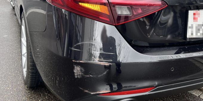 Bei einem Selbstunfall in Rapperswil-Jona entstand ein Sachschaden. Sachschaden nach Unfall