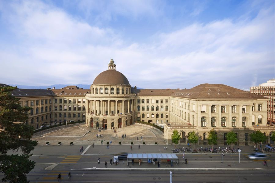 Blick auf das Hauptgebäude der ETH Zürich. (Archivbild)