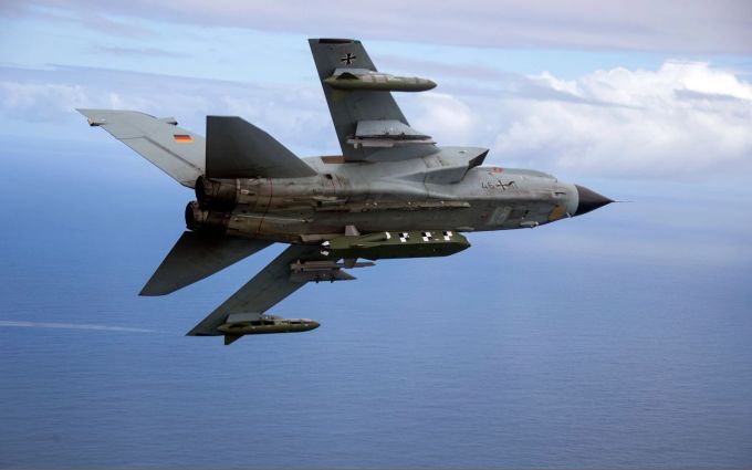 Der Marschflugkörper vom Typ «Taurus» fliegt hunderte Kilometer weit. Taurus-Marschflugkörper am Tornado-Kampfjet