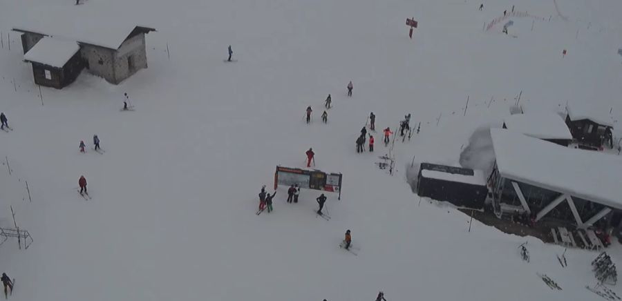 Bis zu einem Meter Neuschnee hat es im Engadin gegeben. Auch das Skigebiet Corvatsch GR konnte davon profitieren.