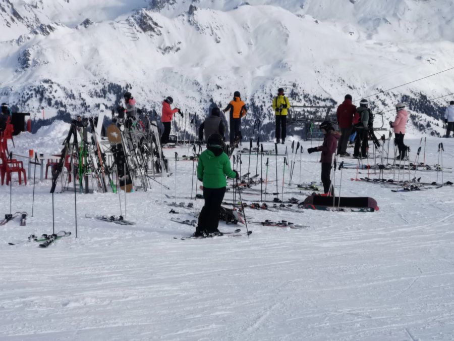 Eine Sache nervt ihn aber etwas: Im Walliser Gebiet werden die Ski oft einfach liegen gelassen, wenn man in die Beiz geht.