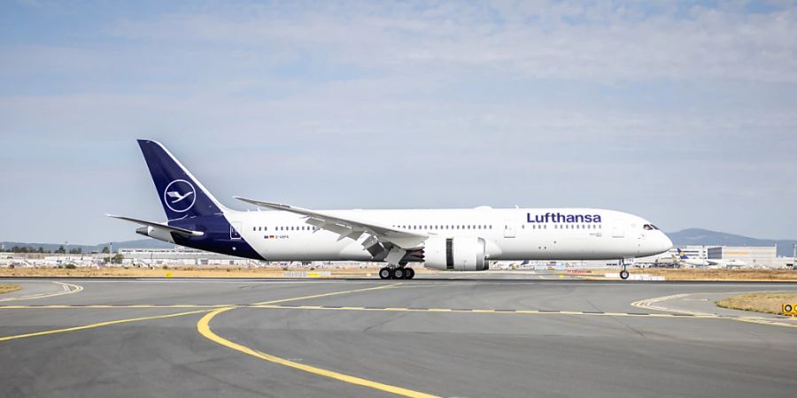 Am Montag sollen Lufthansa-Piloten der Boeing-787-Maschinen («Dreamliner») in einen vierstündigen Streik treten. (Archivbild)