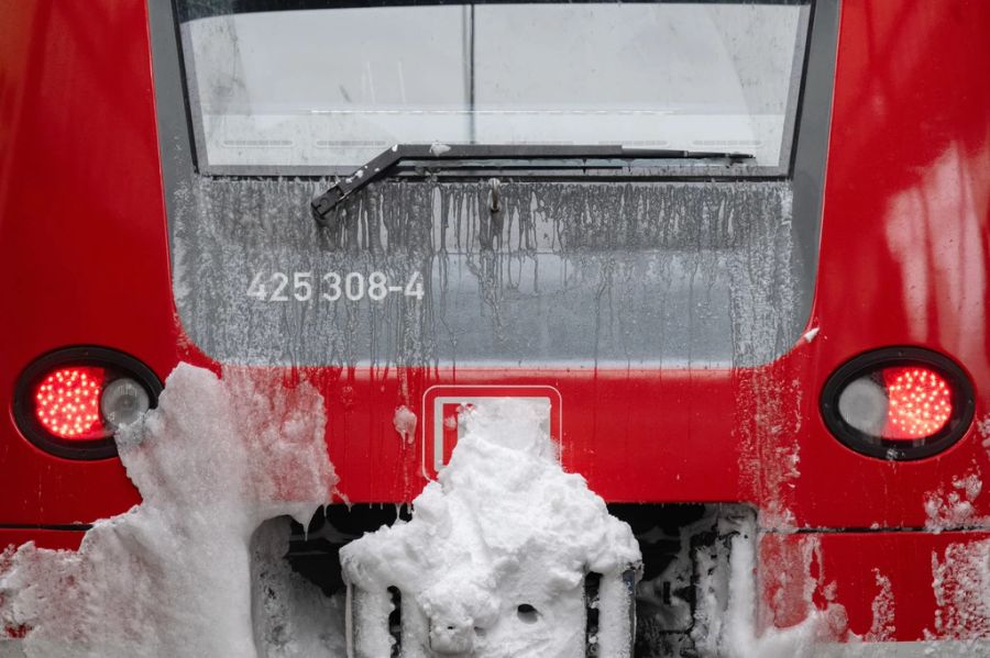 Wegen Schnee fielen allerdings im Falle einer Reddit-Userin zahlreiche Verbindungen aus.