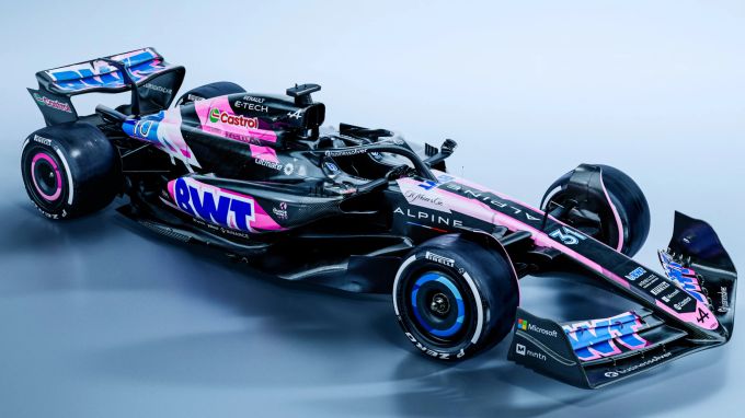 Wie in der Vergangenheit gibt es auch vom A524 eine Version im pinken Design von Hauptsponsor BWT. Formel 1 Alpine A524