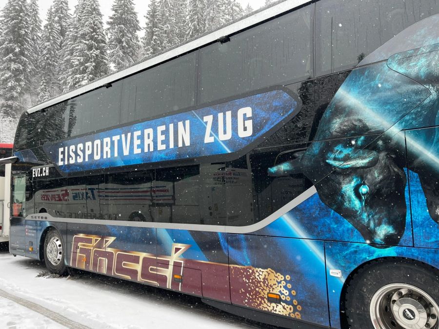 ... bringt ebenso Fans ins Berner Oberland, wie der EVZ-Car.