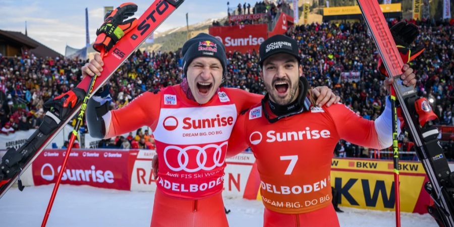 Marco Odermatt (Sieger) und Loic Meillard (3.Platz) sorgten letztes Jahr für eine Schweizer Ski-Party in Adelboden BE.