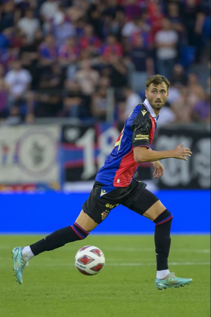 Dominik Schmid ist im Sommer von GC nach Basel gewechselt. Bei seinem Jugendclub hat er sofort eine Schlüsselrolle übernommen. Dominik Schmid