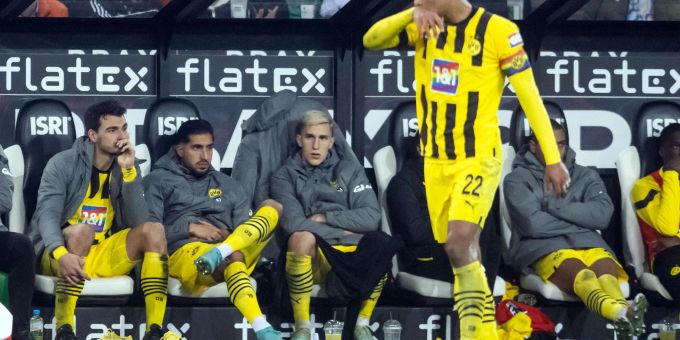 Der BVB muss die 2:4-Niederlage bei Borussia Mönchengladbach verkraften. Der BVB muss die 2:4-Niederlage bei Borussia Mönchengladbach verkraften.