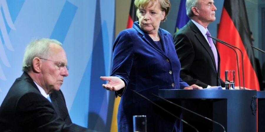 Schäuble und Merkel vor der Presse (2010)