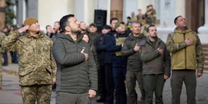 Der ukrainische Präsident besucht Cherson nach Truppenabzug der Russen ukraine krieg