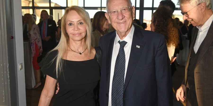 Reuven Rivlin (hier mit Partnerin Sarit Semah) wurde vom jüdischen Weltkongress geehrt.