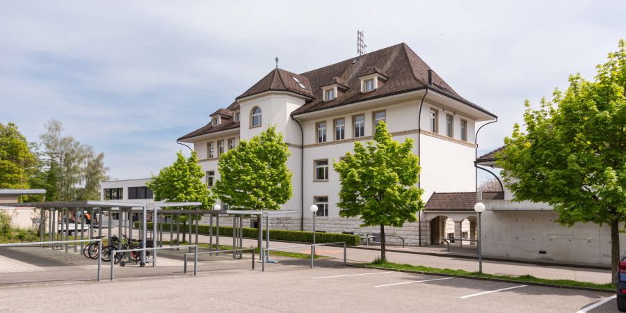 Im Schulhaus II in Selzach ist die Sekundarschule untergebracht.