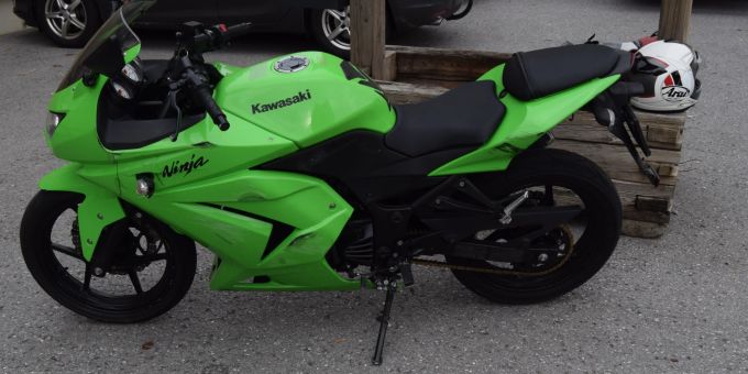 Hundwil AR: Motorradlenkerin bei Selbstunfall verletzt. Kantonspolizei AR