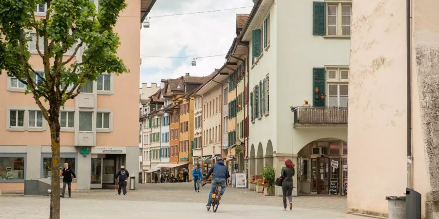 Die Marktgasse in der Altstadt von Bremgarten im Kanton Aargau.