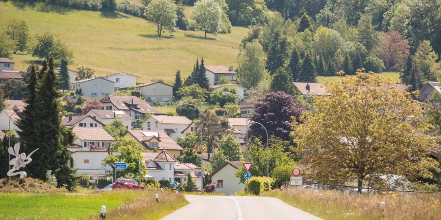 Ortseinfahrt Künten an der Küntenstrasse.