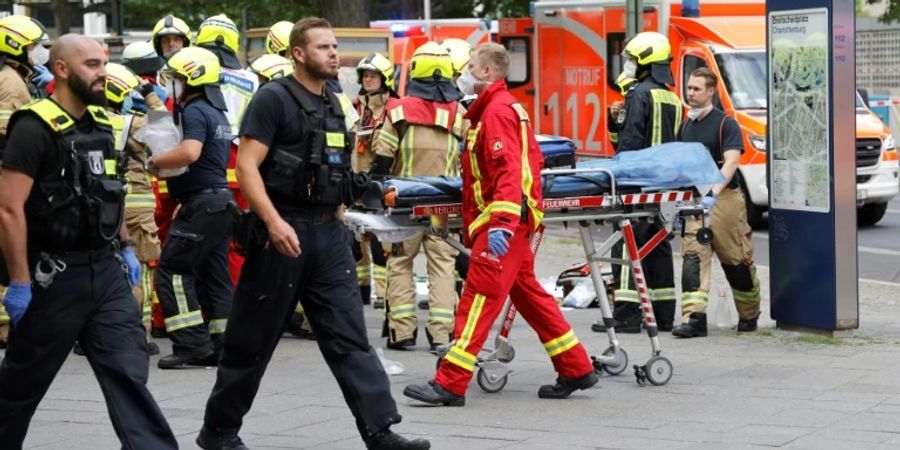 Einsatzkräfte nach Amokfahrt