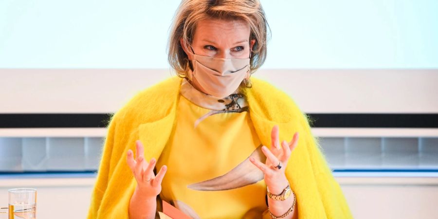 Königin Mathilde von Belgien hat Corona.