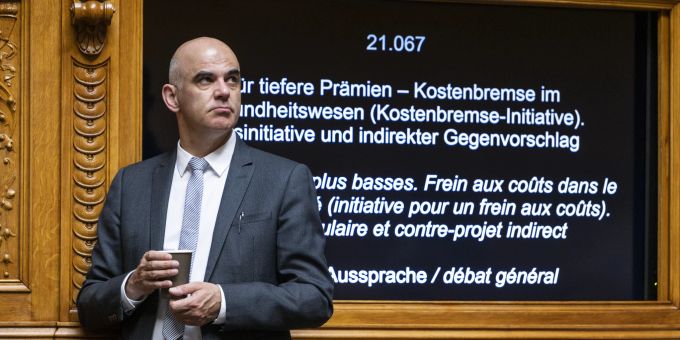 Mit Kostenzielen - Nationalrat will Prämienanstieg bremsen