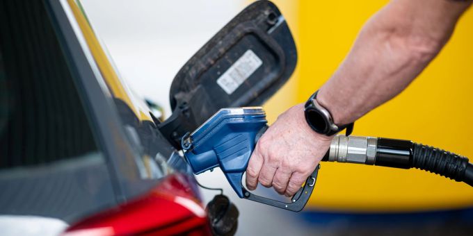 Noch bis Ende August können Autofahrer vom Tankrabatt profitieren. Noch bis Ende August können Autofahrer vom Tankrabatt profitieren.