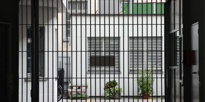 Der Eingang zum Bezirksgefängnis Zürich. Gefängnis Eingang