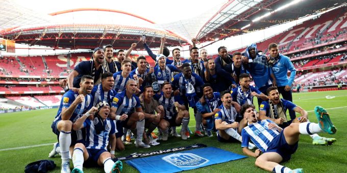 Die Spieler des FC Porto feiern den Gewinn der portugiesischen Meisterschaft. Die Spieler des FC Porto feiern den Gewinn der portugiesischen Meisterschaft.
