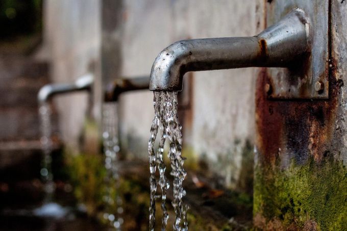 Die Trinkwasserversorgung in der Schweiz ist weiterhin gewährleistet. (Symbolbild) trinkwasser