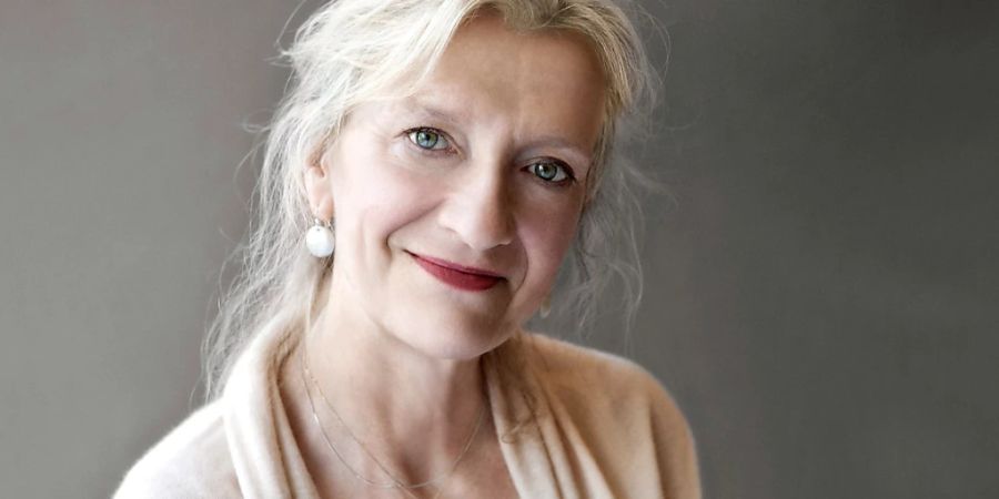 HANDOUT - Elisabeth Strout, US-amerikanische Schriftstellerin. Strout wird mit dem Siegfried Lenz Preis geehrt, teilte die Siegfried Lenz Stiftung am 30.06.2022 in Hamburg mit. Die Auszeichnung ist mit 50 000 Euro dotiert. Foto: Leonardo Cendamo/Penguin Random House Verlagsgruppe /dpa - ACHTUNG: Nur zur redaktionellen Verwendung im Zusammenhang mit einer Berichterstattung über die Auszeichnung mit dem Siegfried Lenz Preis und nur mit vollständiger Nennung des vorstehenden Credits