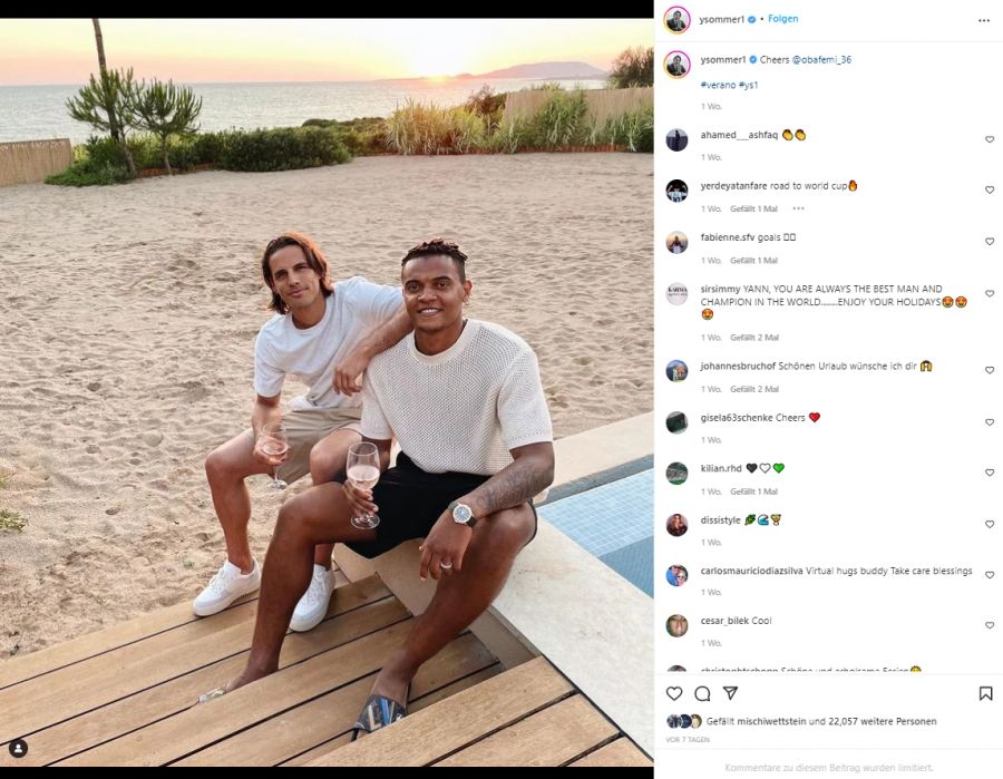 Die beiden jungen Väter Yann Sommer und Manuel Akanji treffen in Griechenland aufeinander.