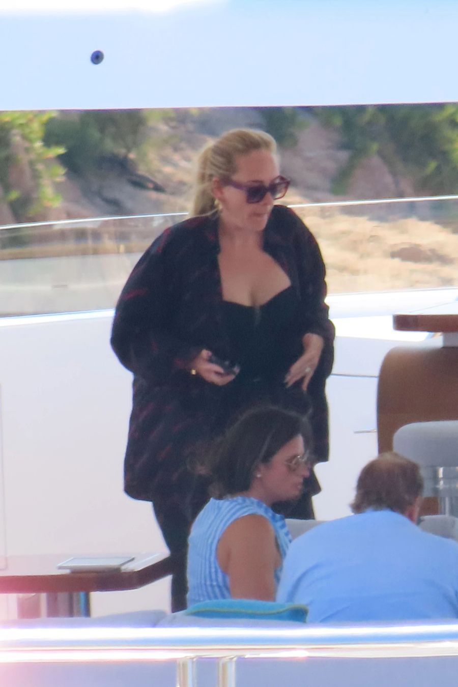 Adele macht gerade Ferien auf einer Jacht vor Sardinien (I).