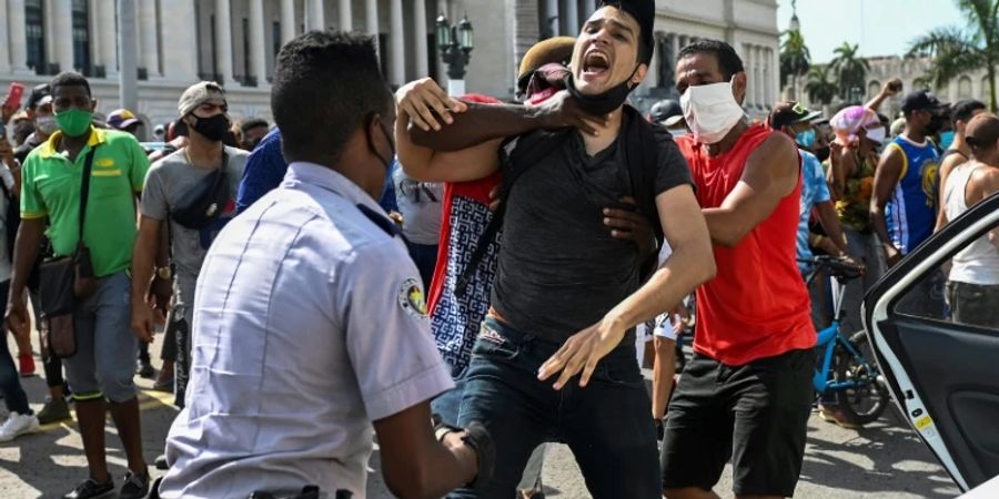 Festnahme eines Demonstranten im Juli 2021