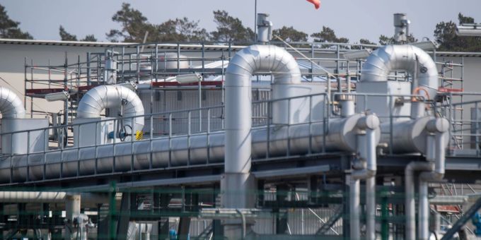 Der russische Energieriese Gazprom reduziert die Gasliefermengen durch die Ostseepipeline Nord Stream 1 nach Deutschland noch einmal. Der russische Energieriese Gazprom reduziert die Gasliefermengen durch die Ostseepipeline Nord Stream 1 nach Deutschland noch einmal.