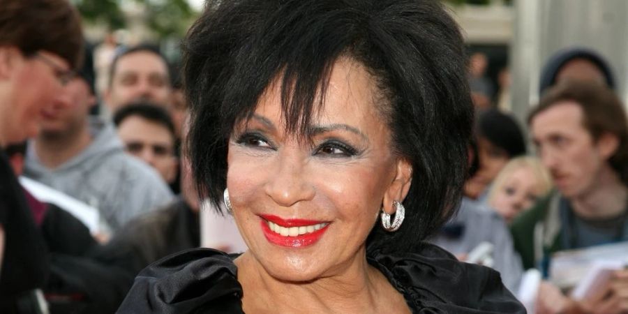 Dame Shirley Bassey sang bekannte James-Bond-Songs, unter anderem «Goldfinger».