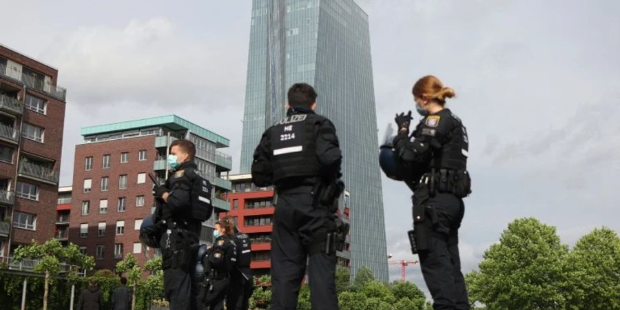 Polizistinnen und Polizisten in Frankfurt am Main
