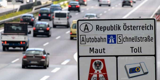 Mautpflicht: Wer ohne Vignette auf österreichischen Autobahnen und Schnellstrassen unterwegs ist, riskiert saftige Bussgelder. Mautpflicht: Wer ohne Vignette auf österreichischen Autobahnen und Schnellstrassen unterwegs ist, riskiert saftige Bussgelder.